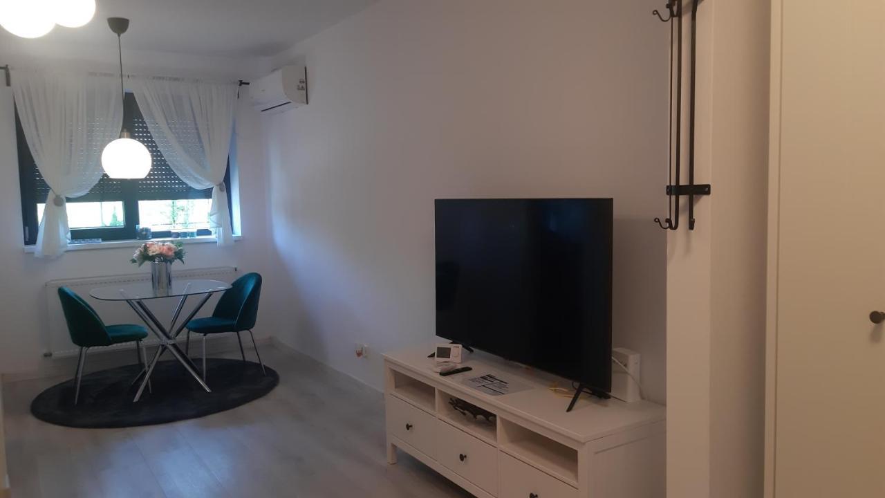 Mia!! Self Check-In!! Apartment Bucharest Exterior photo